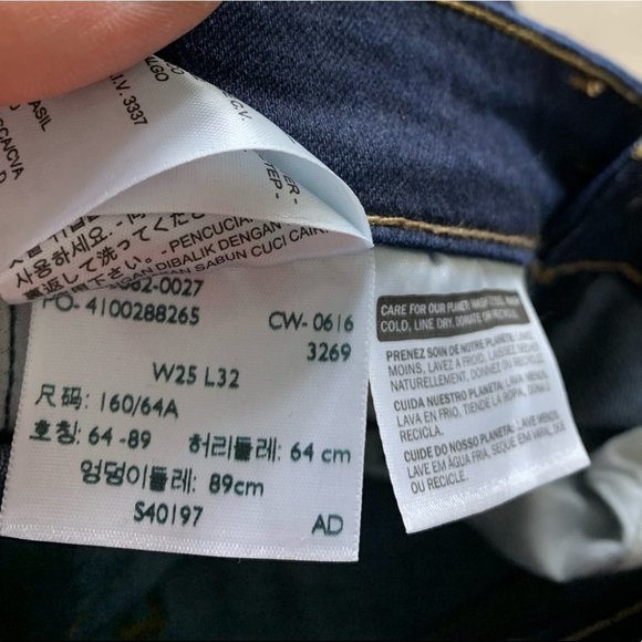 Levi’s 721 High Rise Skinny Dark Wash Jeans - Picture 12 of 16